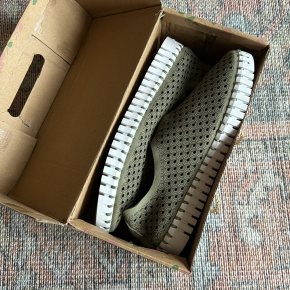 ILSE JACOBSEN HORNBÆK Women's Tulip 139 Flat In Army - Picture 11 of 11